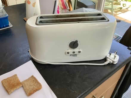 Photo of free Tower four or two long slice toaster (West Oxfordshire OX28) #2
