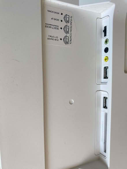 Photo of free 24"Toshiba LCD TV with integrated DVD Player (HDMI Digital) (Grange CH48) #4