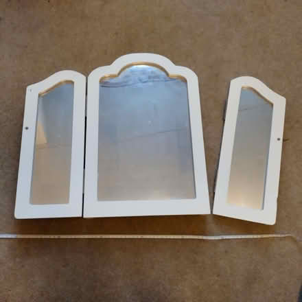 Photo of free Mirror (Leeds LS8) #2