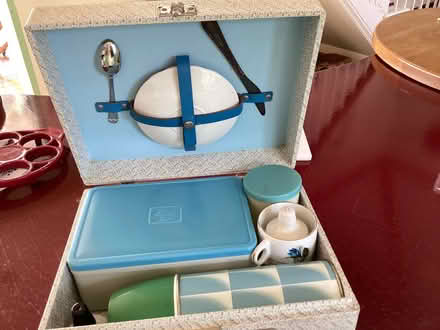 Photo of free 1950’s Picnic case (Hanley Swan WR8) #3