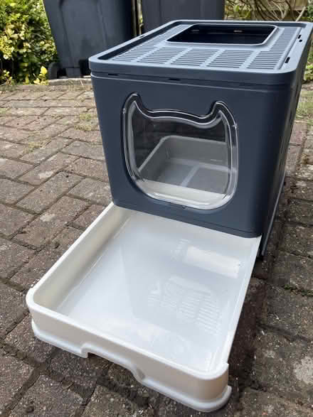 Photo of free New covered litter tray (Kenley CR8) #2