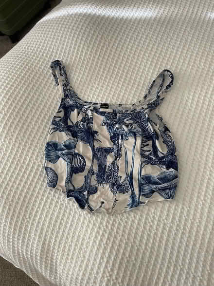 Photo of free Women’s clothing size 6-8 (Wimbledon SW19) #2