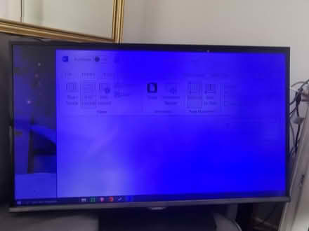 Photo of free DAMAGED 32in Samsung screen (ME8) #1