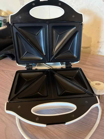 Photo of free Sandwich toastie maker (Penn WV4) #2