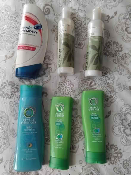 Photo of free Assorted shampoo and conditioners (Ingol PR2) #1