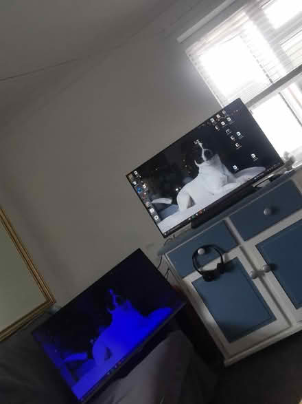 Photo of free DAMAGED 32in Samsung screen (ME8) #2