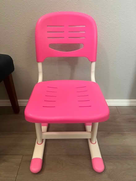 Photo of free Kids desk chair (Paradise hills) #1
