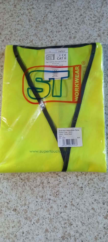 Photo of free HiVis vest (Cosham PO6) #1