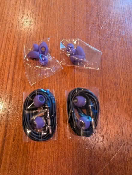 Photo of free jack style earbuds (Bellevue) #1