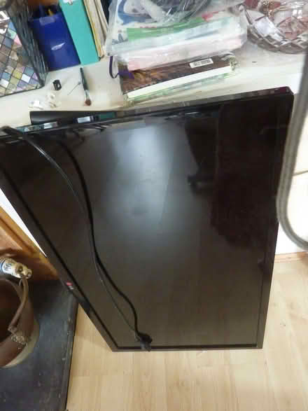 Photo of free 32 inch TV (Greenhill DY10) #1