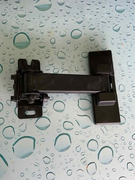 Photo of free TV wall bracket (Hollingworth SK14) #1