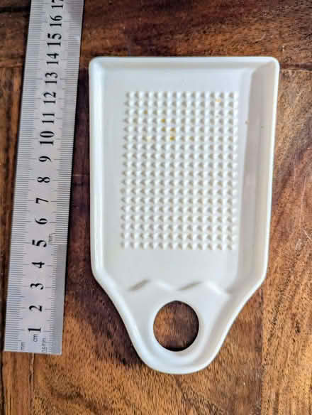 Photo of free ceramic ginger grater (Berkhamsted HP4) #1