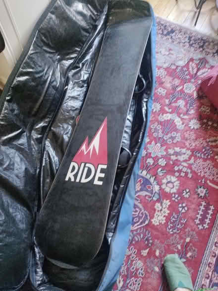 Photo of free 160cm snowboard and bag (De Beauvoir/Dalston N1) #1