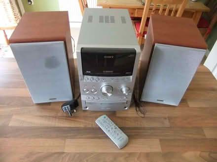 Photo of free Mini HiFi (CD, cassette, radio) (Abingdon-on-Thames OX14) #1