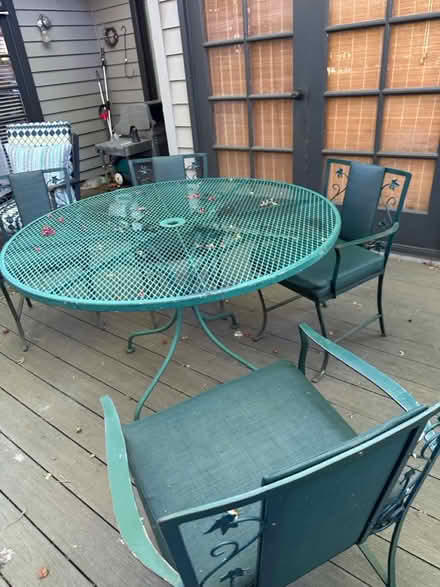 Photo of free Vintage patio set (NE Seattle) #1