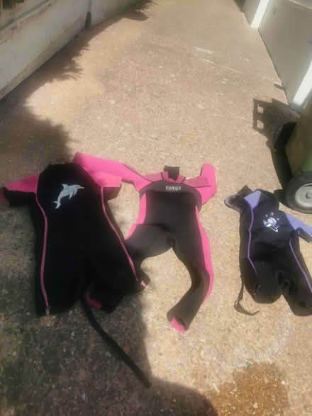 Photo of free kids wetsuits (TN34 amhurst) #1