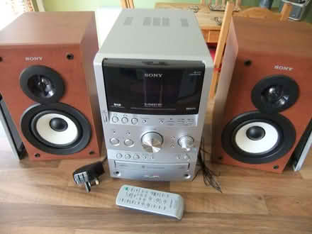 Photo of free Mini HiFi (CD, cassette, radio) (Abingdon-on-Thames OX14) #2