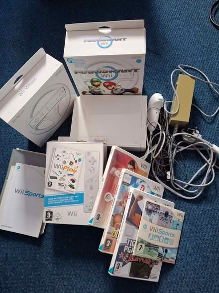 Photo of free Wii controller, games, etc (Heald Green SK8) #1