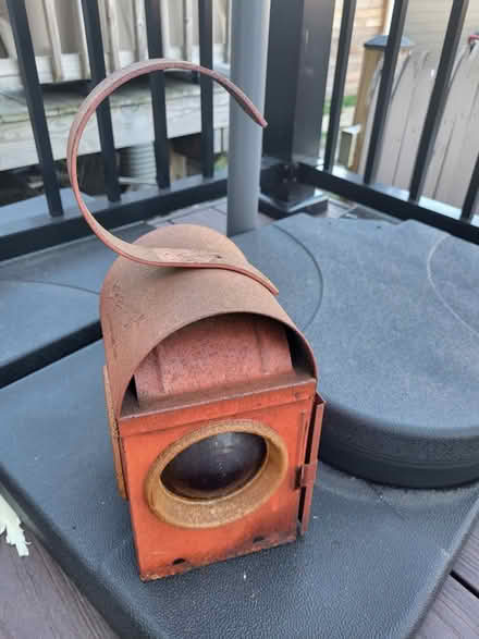 Photo of free Chalwyn railway lantern (Hill East) #2