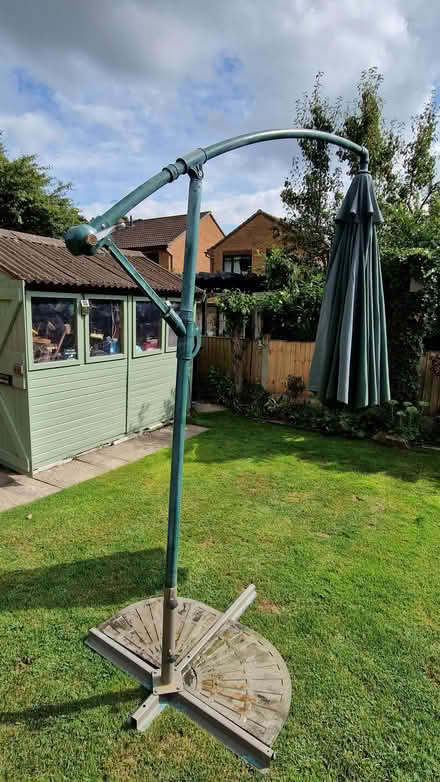 Photo of free Cantilever parasol (Ellesmere SY12) #1