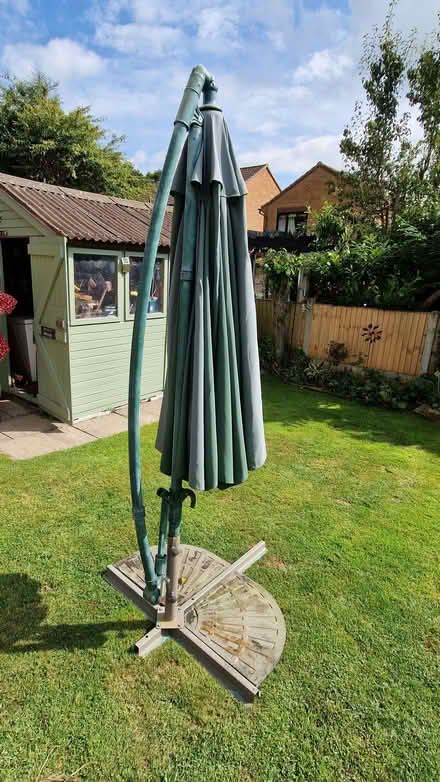 Photo of free Cantilever parasol (Ellesmere SY12) #4