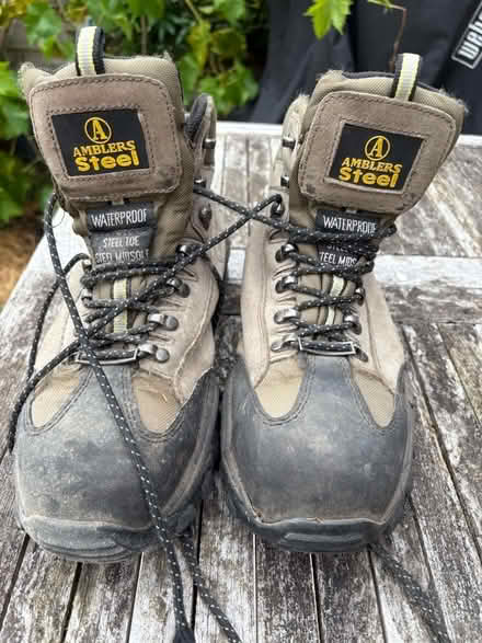 Photo of free Steel toecap work boots (Chiswick W4) #1