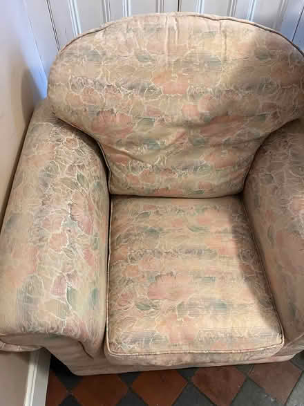 Photo of free Single sofa chair (CH2) #2