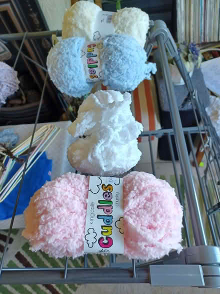 Photo of free Yarn see pics various colours and texture (Sidley TN40) #3