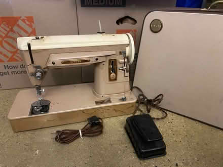 Photo of free Vintage Singer Sewing Machine (Lorton (22079)) #1