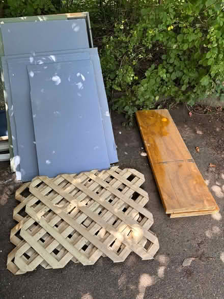 Photo of free Miscellaneous scrap wood (Wallingford west side) #1