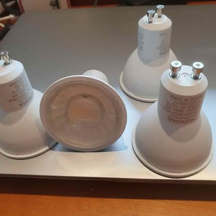 Photo of free 4 GU10 5w led bulbs. (Pangbourne RG8) #1