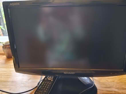 Photo of free Small 18" flat screen tv (Finchampstead RG40) #1