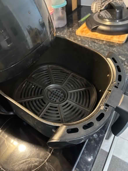 Photo of free Vizion 7ltr airfryer (Station Parade E17) #3