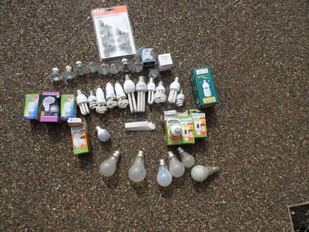 Photo of free A quantity of domestic light bulbs mainly econ ' (Merseyside CH63) #1