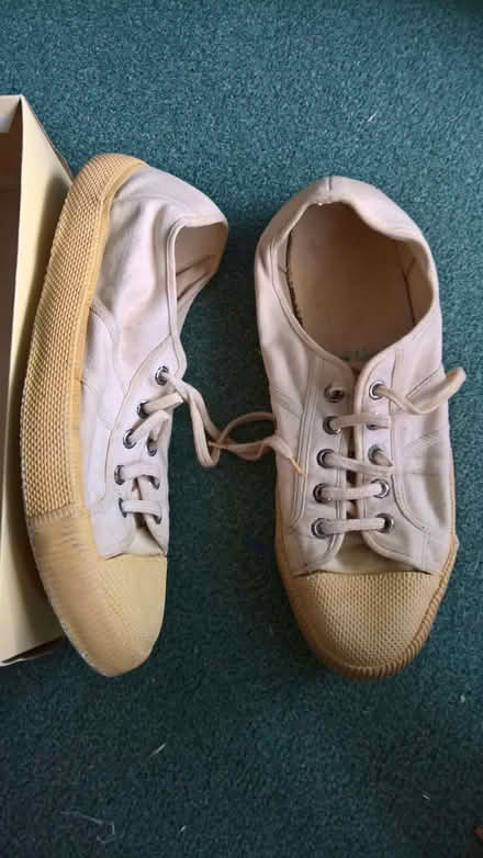 Photo of free Tennis shoes (Hulham EX8) #1