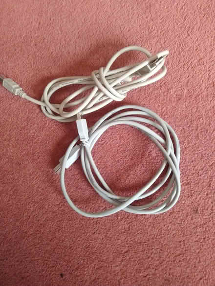 Photo of free Selection of Computer Leads (B90 shirley) #1