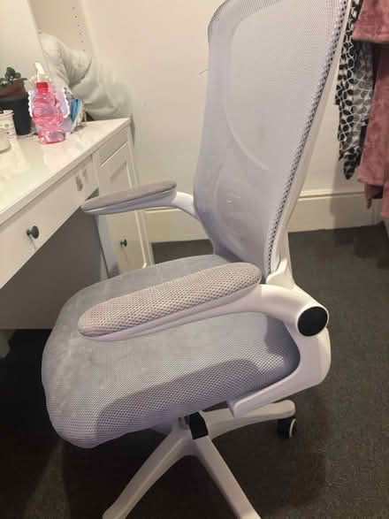 Photo of free Desk chair (SE6) #1