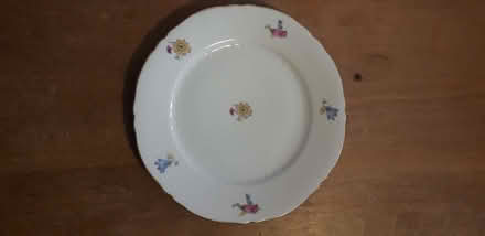 Photo of free STARTER dinner set (13 pieces) (Leeds LS13) #1