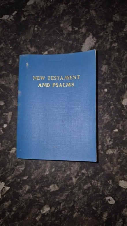 Photo of free Pocket size new testament bible (En3 6es) #1