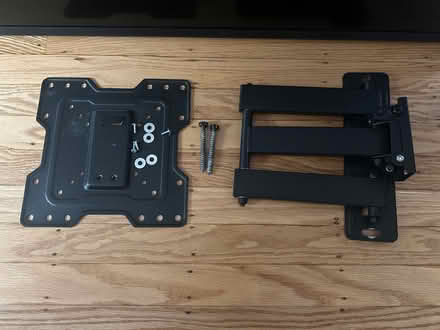 Photo of free 42” Vizio TV w mounting hardware (North Berkeley) #2