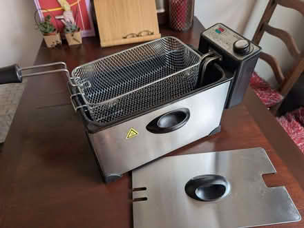 Photo of free Compact Deep Fat Fryer (Mold CH7) #4