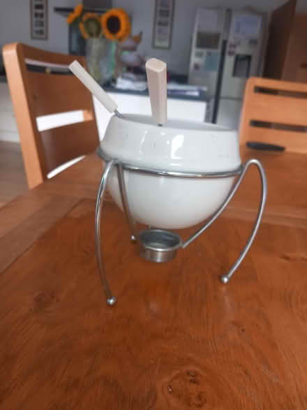 Photo of free Fondue set (Welwyn, Oaklands. AL6) #3