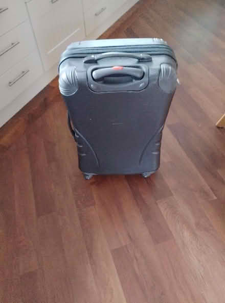 Photo of free Large and medium suitcases (Harnage SY5) #3