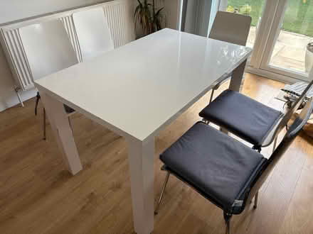 Photo of free White dining / kitchen table (Mill Hill - NW7) #1