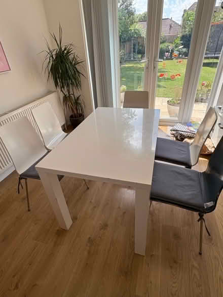 Photo of free White dining / kitchen table (Mill Hill - NW7) #2