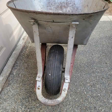 Photo of free Large vintage wheelbarrow (Bellevue-Redmond) #2