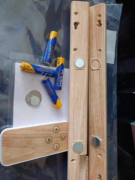 Photo of free Under cabinet lights with batteries (Hoddesdon EN11) #2