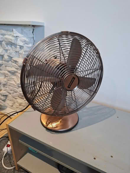 Photo of free Status Table fan (St Leonards on sea TN38) #4