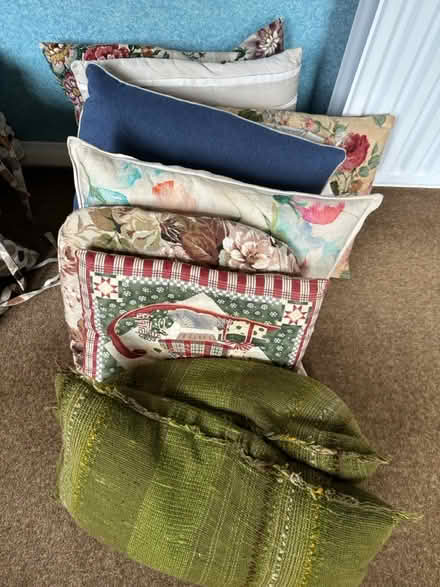 Photo of free Various throw cushions (Bloxham OX15) #1