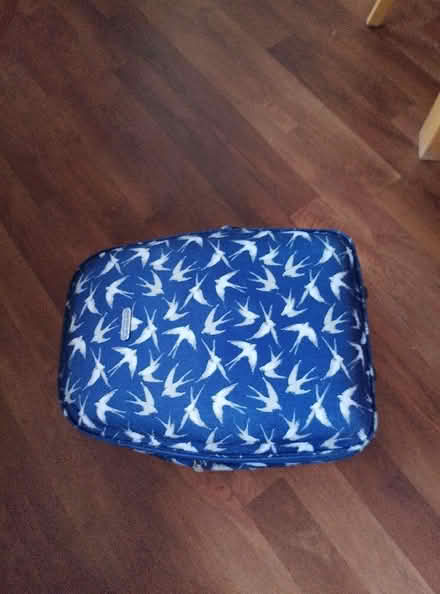 Photo of free Large and medium suitcases (Harnage SY5) #4